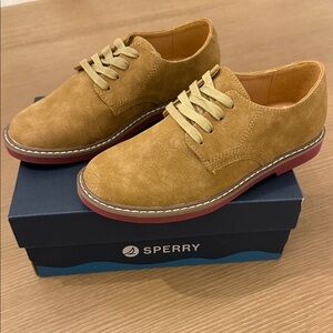 Brand  New Sperry Kids Tevin II Suede Like Dress Shoes Tan with Red Sole Size 2